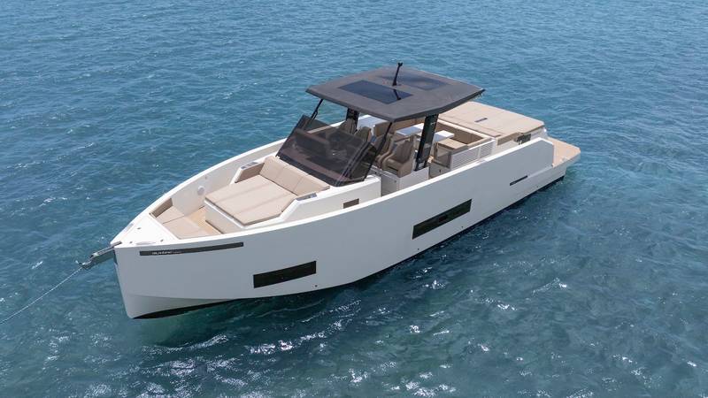 De Antonio 42 yacht charter in Miami