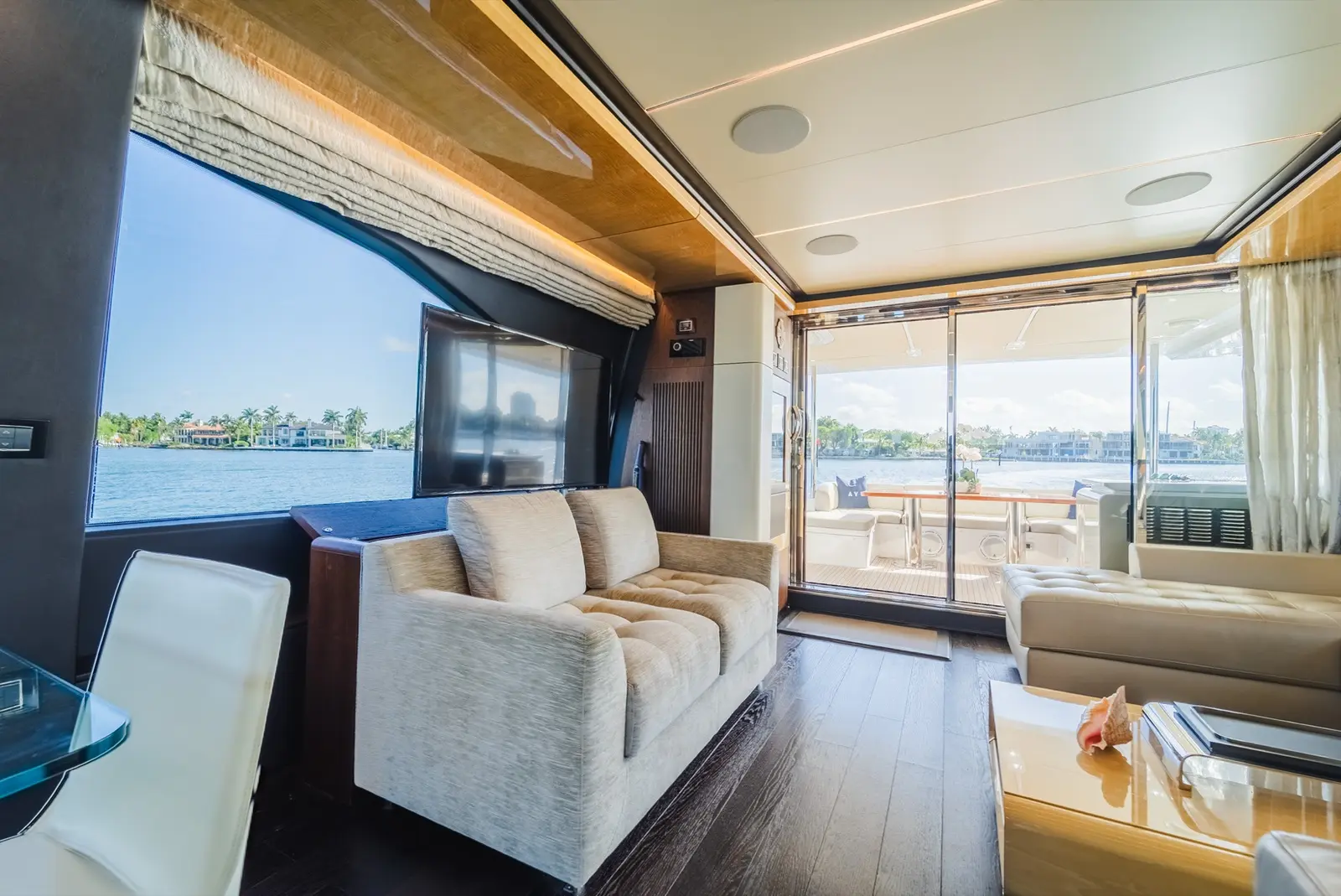 Azimut 75 salon opening to the aft deck
