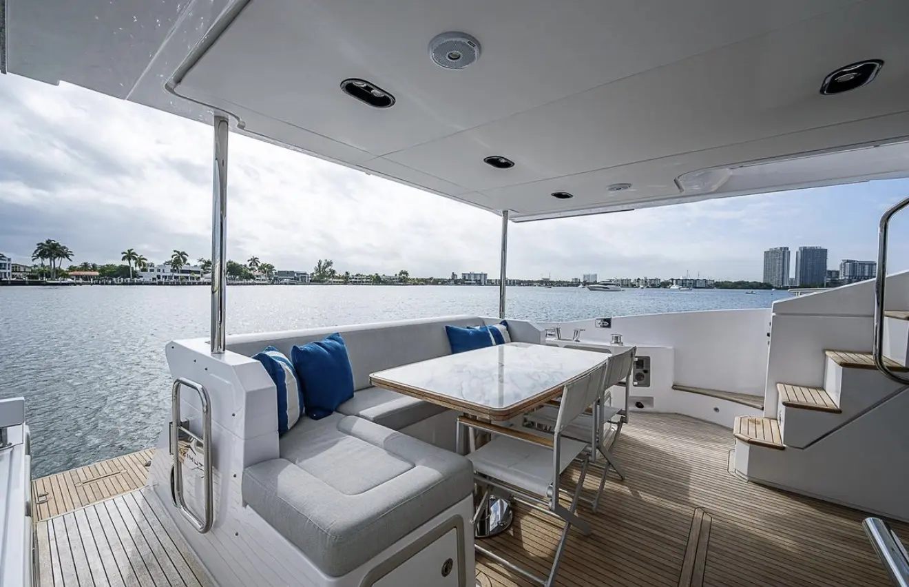 Azimut 70 "ALEV" aft deck dining table