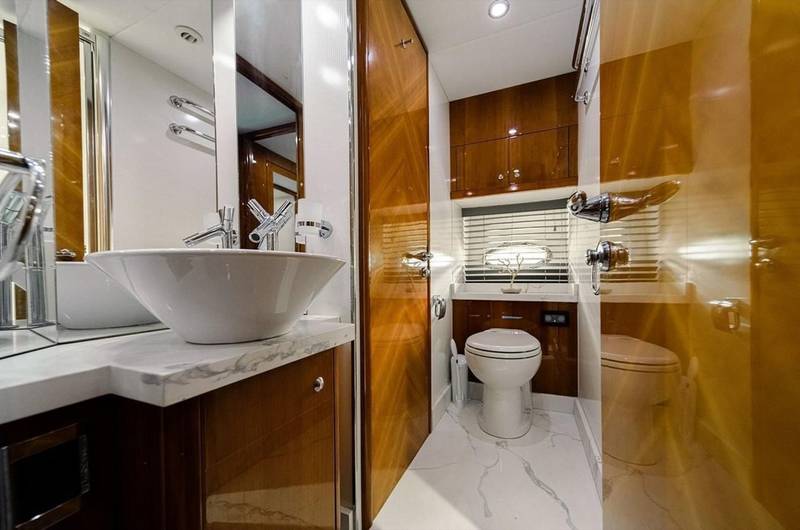 Sunseeker 85 bathroom