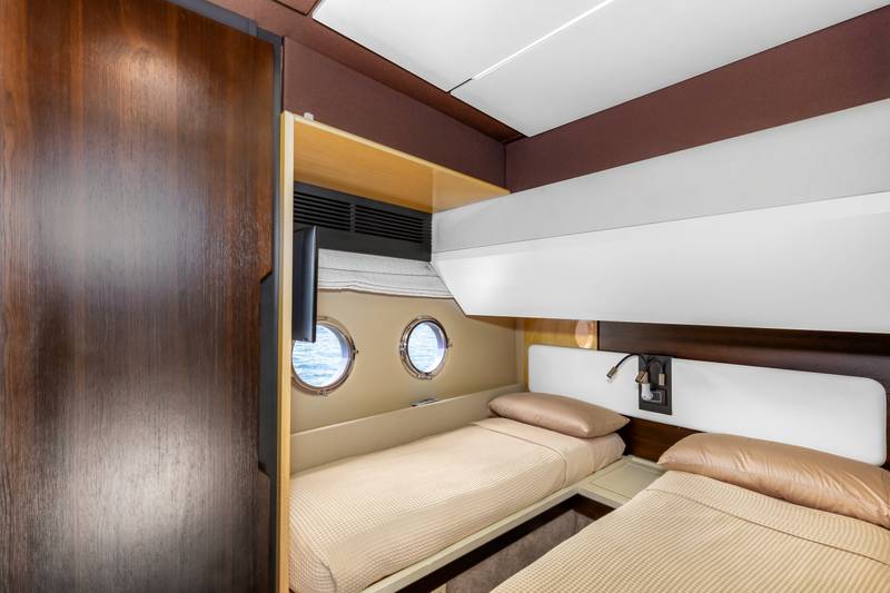 Azimut 68 "Le Grand Bleu" twin guest cabin