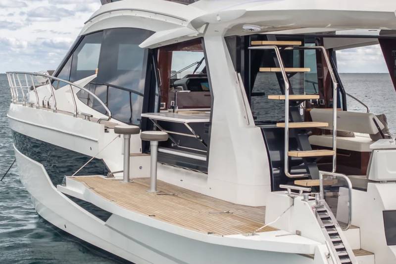 Galeon 53 stairs to the flybridge
