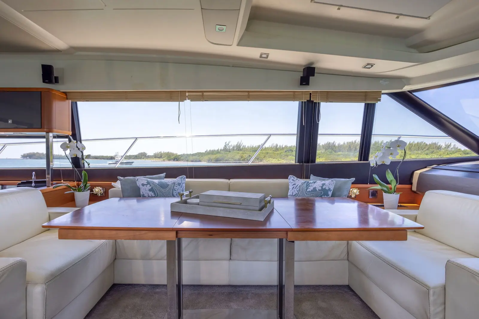 Prestige 65 "No Plans" dining table in the salon