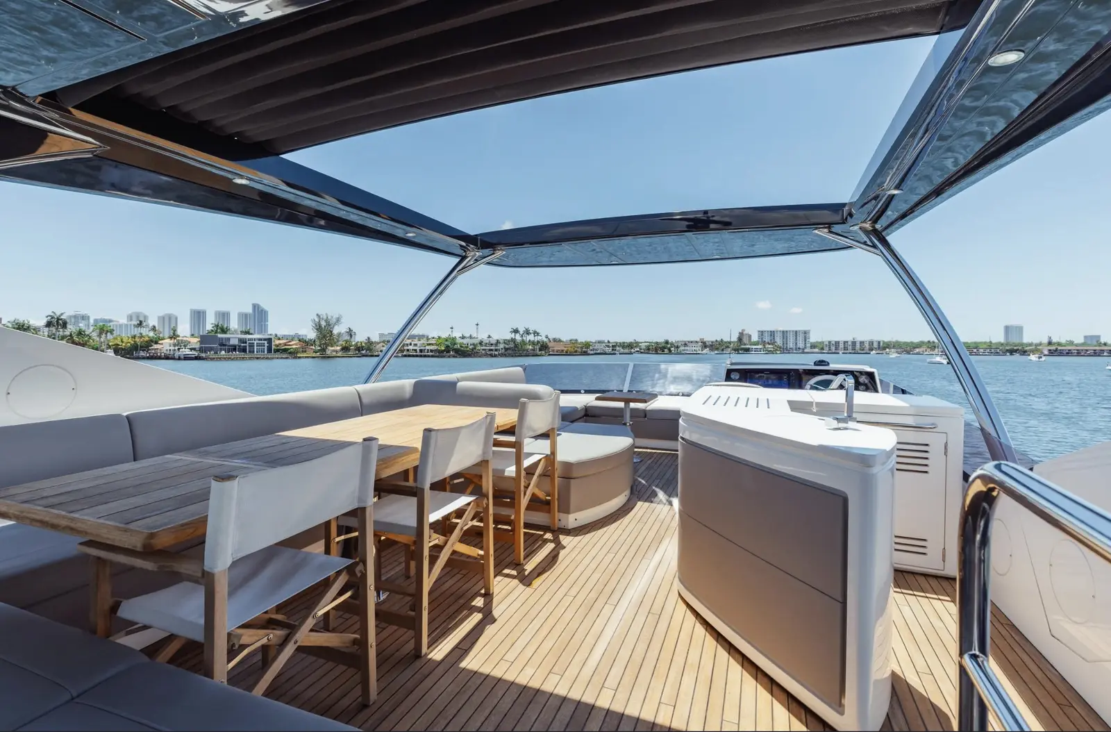 Sunseeker 80 flybridge seating and wet bar