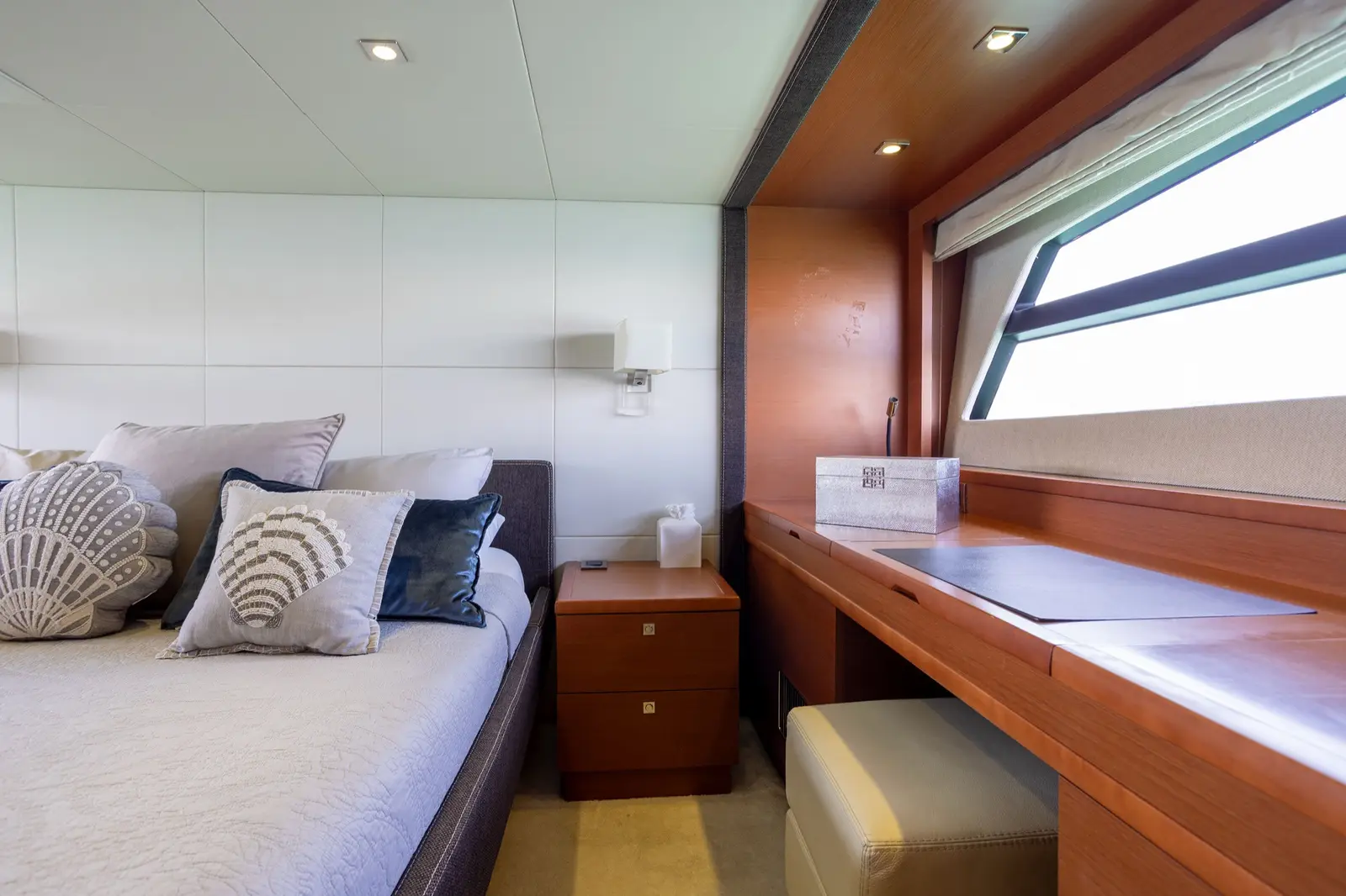 Prestige 65 "No Plans" guest cabin with desk
