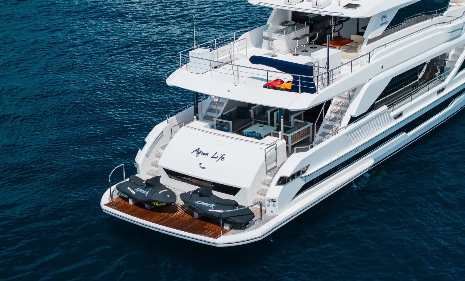 Horizon FD90 Skylounge stern with jet skis, aerial view
