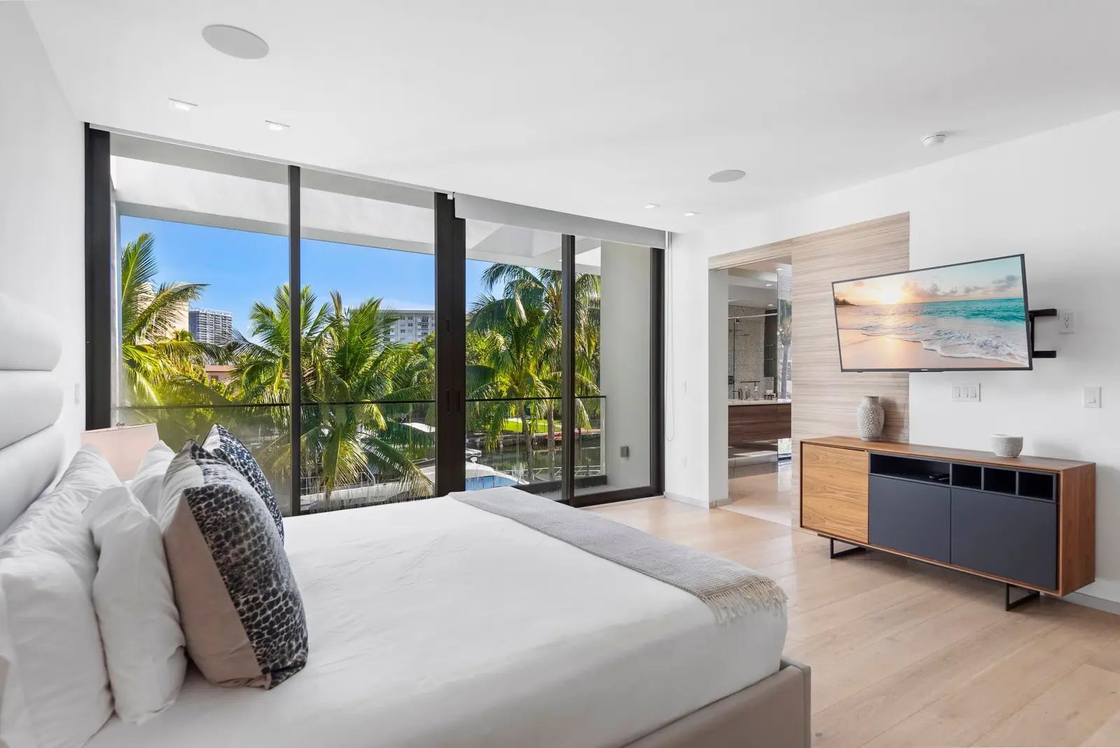 Villa Aurora, luxury villa in Hallandale Beach, photo 17