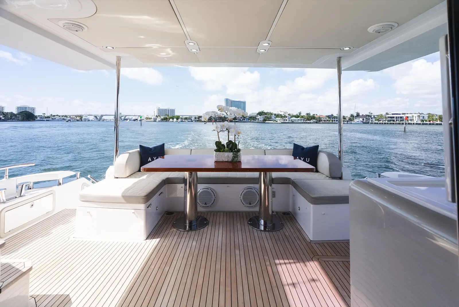 Azimut 75 aft deck dining table