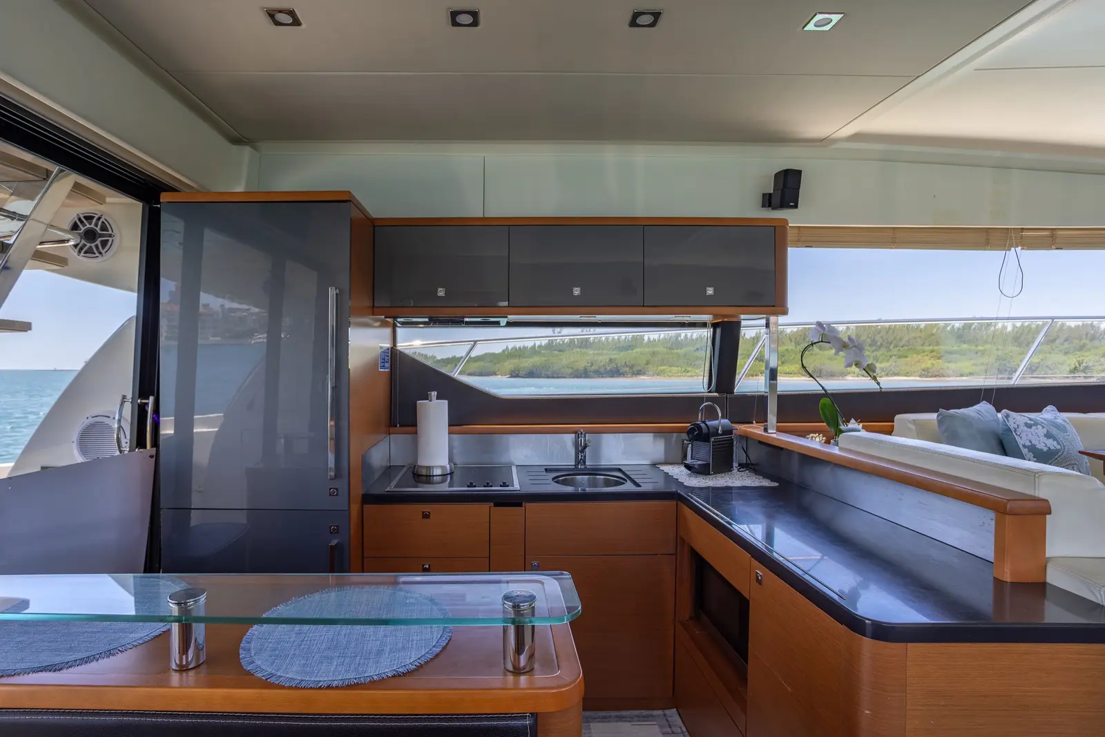 Prestige 65 "No Plans" galley
