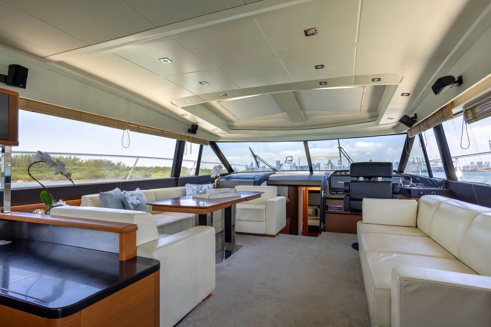 Prestige 65 "No Plans" salon with panoramic windows