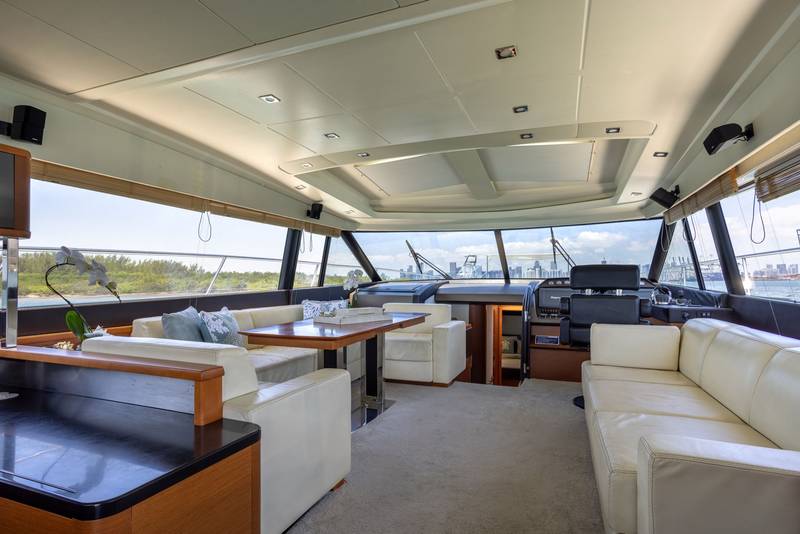Prestige 65 "No Plans" salon with panoramic windows