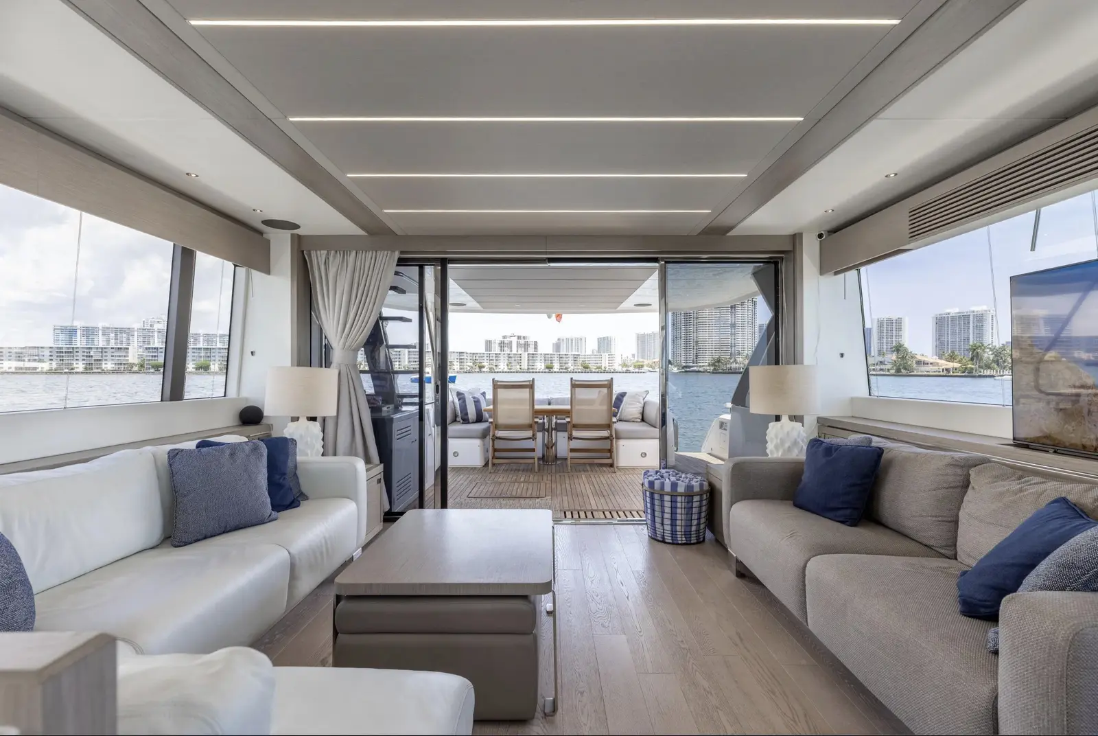 Sunseeker 80 salon with sofas