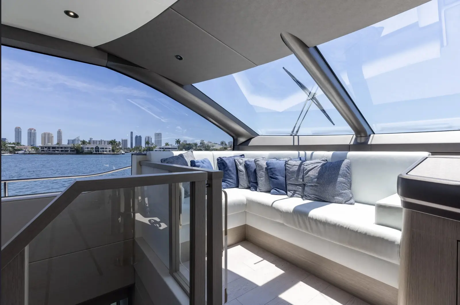 Sunseeker 80 side deck lounge
