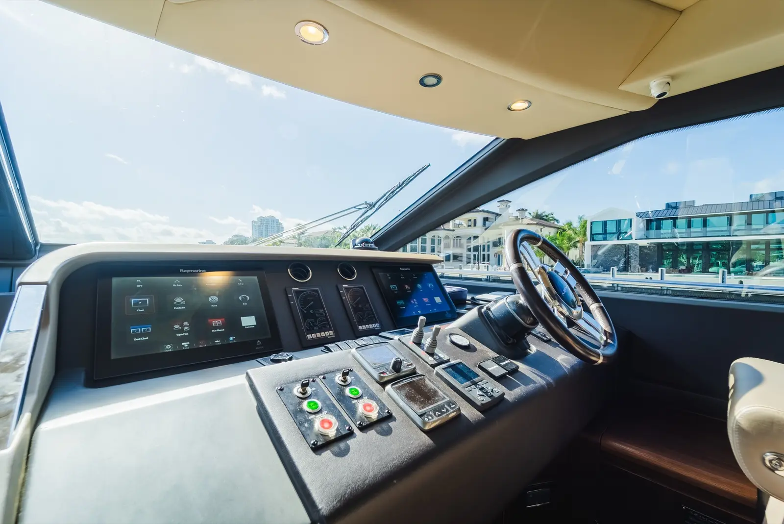 Azimut 75 lower helm