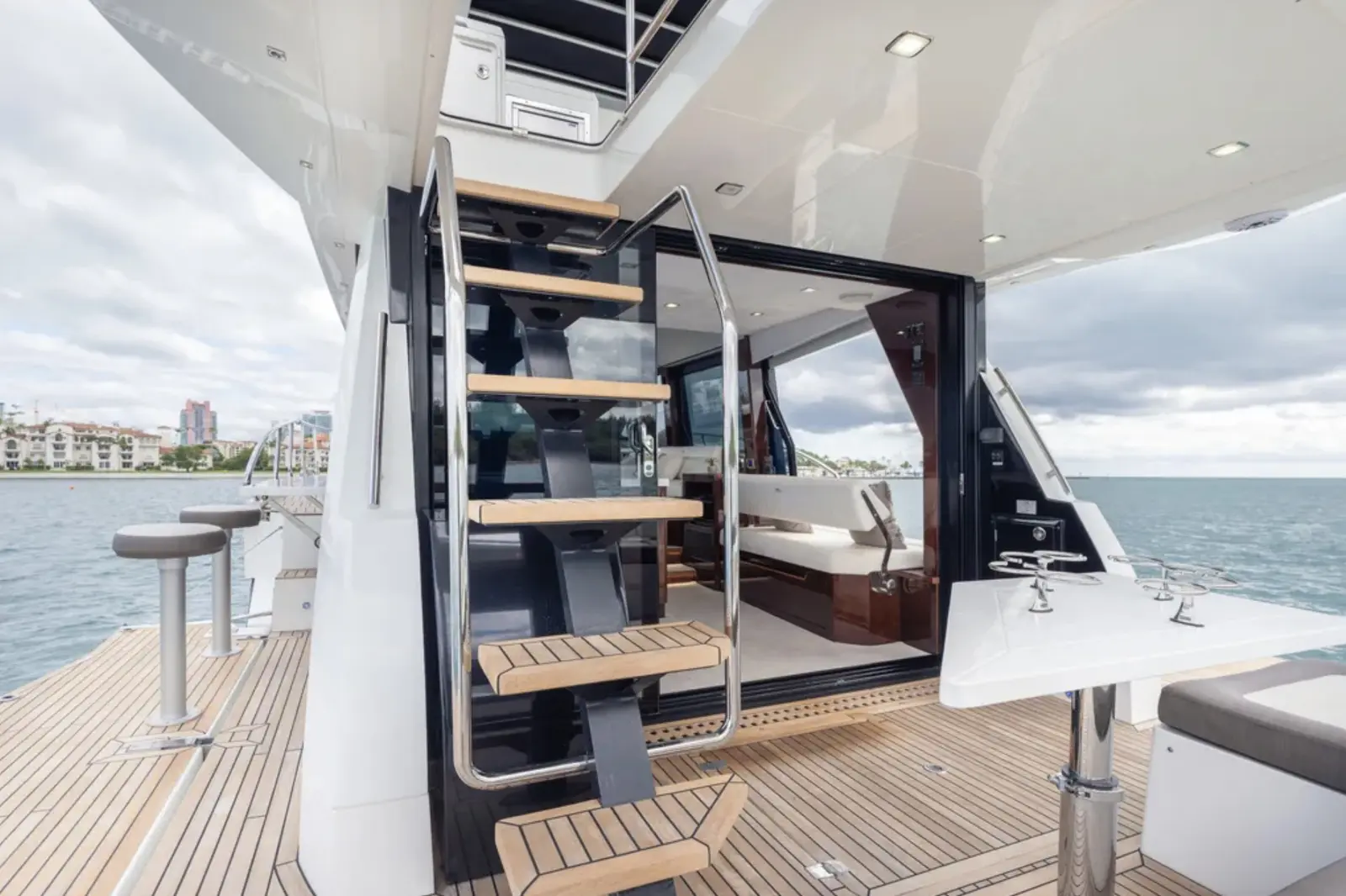 Galeon 53 outdoor bar with stools