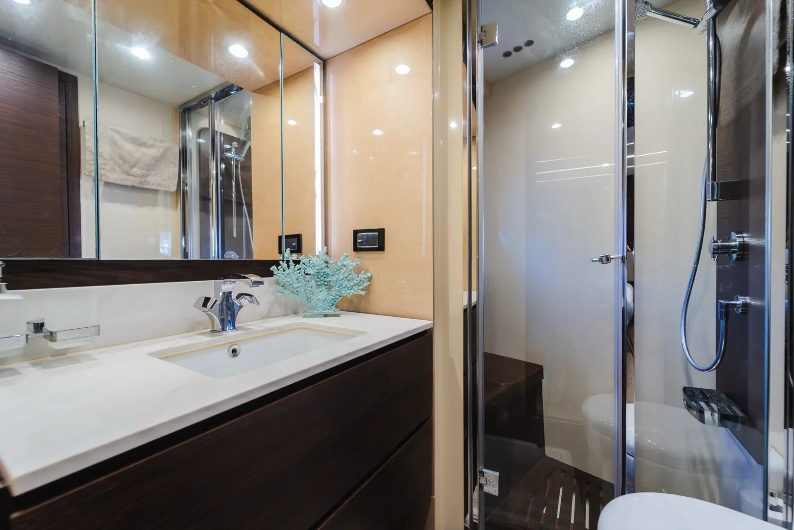 Azimut 75 bathroom with shower