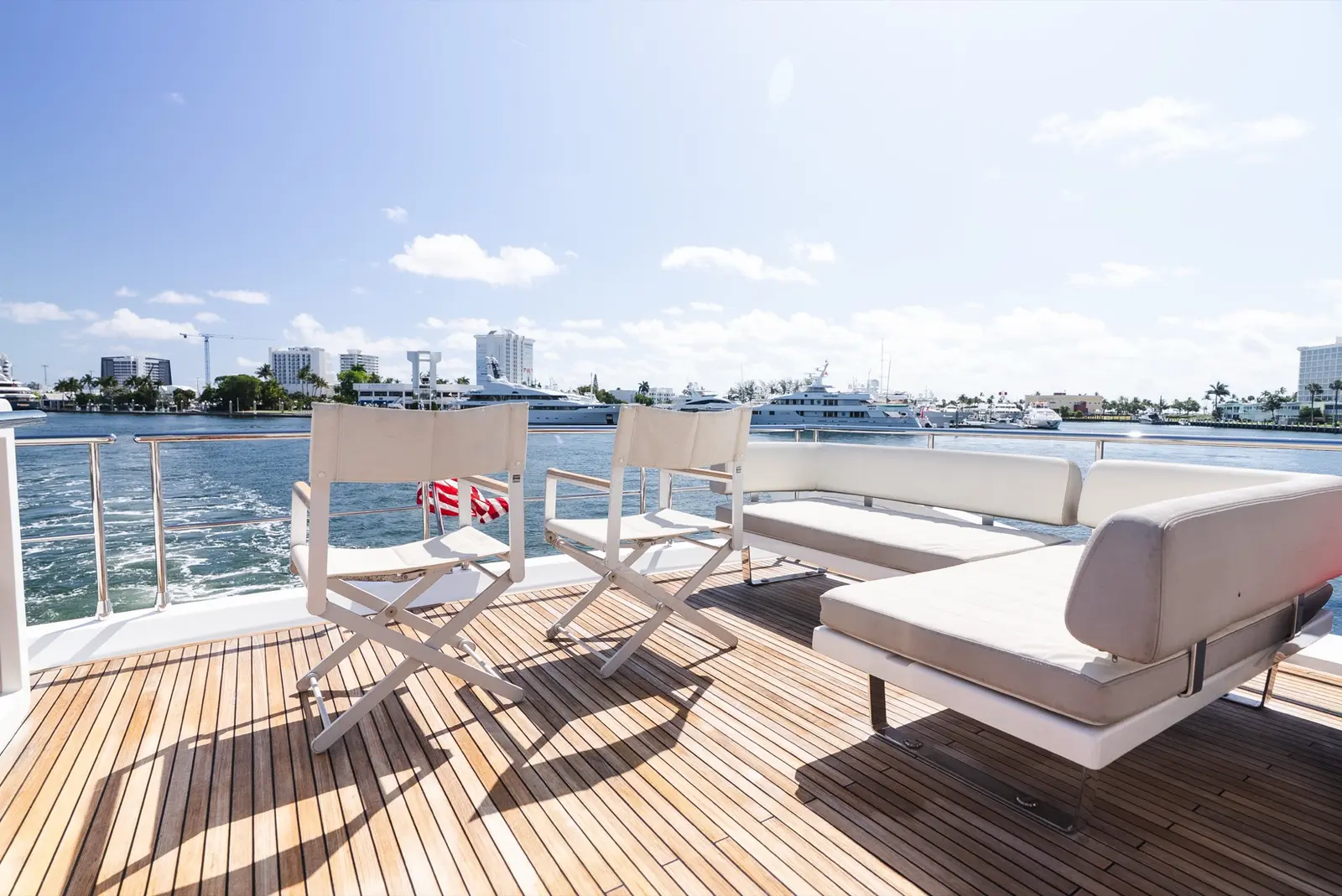 Azimut 75 flybridge seating