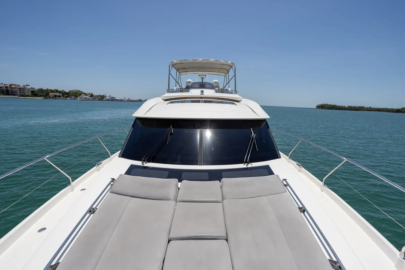 Prestige 65 "No Plans" bow sun pads