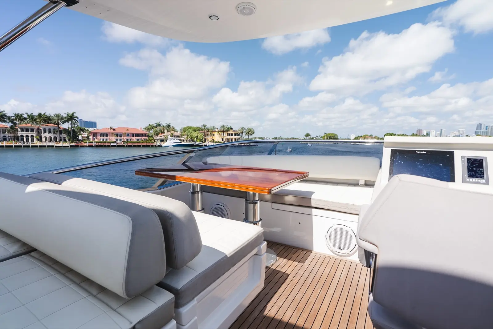 Azimut 75 flybridge dining and sun pads