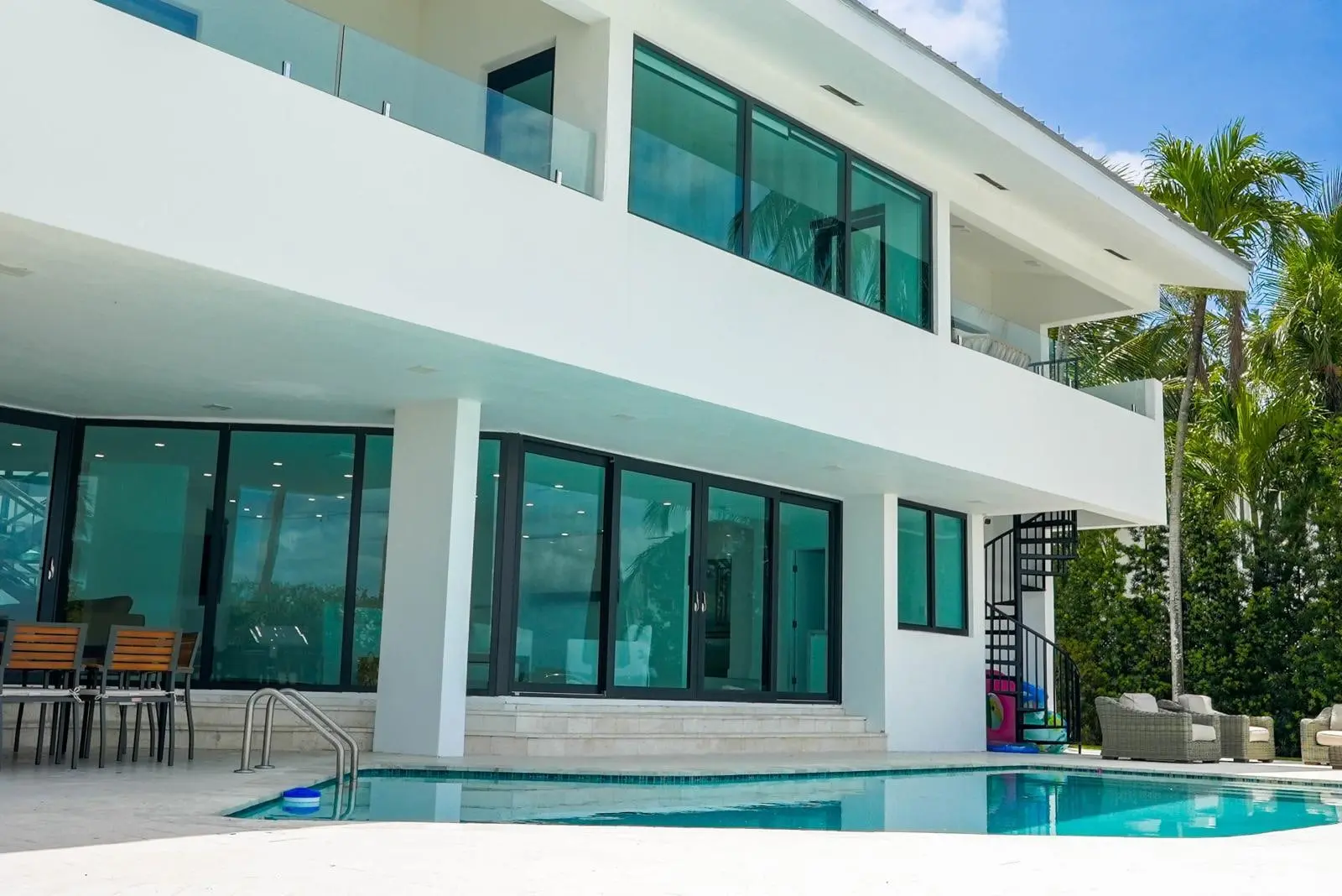 Villa Isla, luxury villa in North Bay Village, photo 3