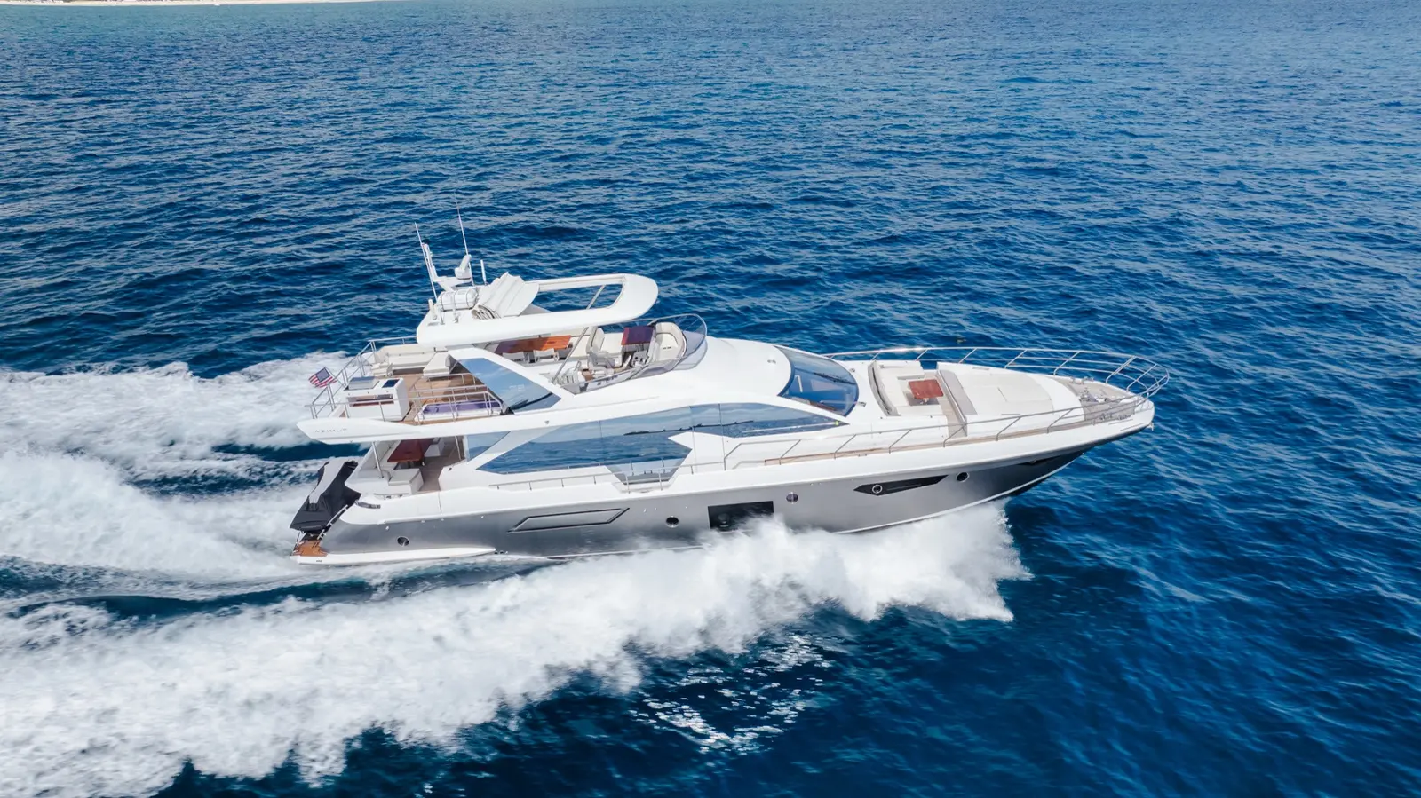 Azimut 75 underway, aerial view