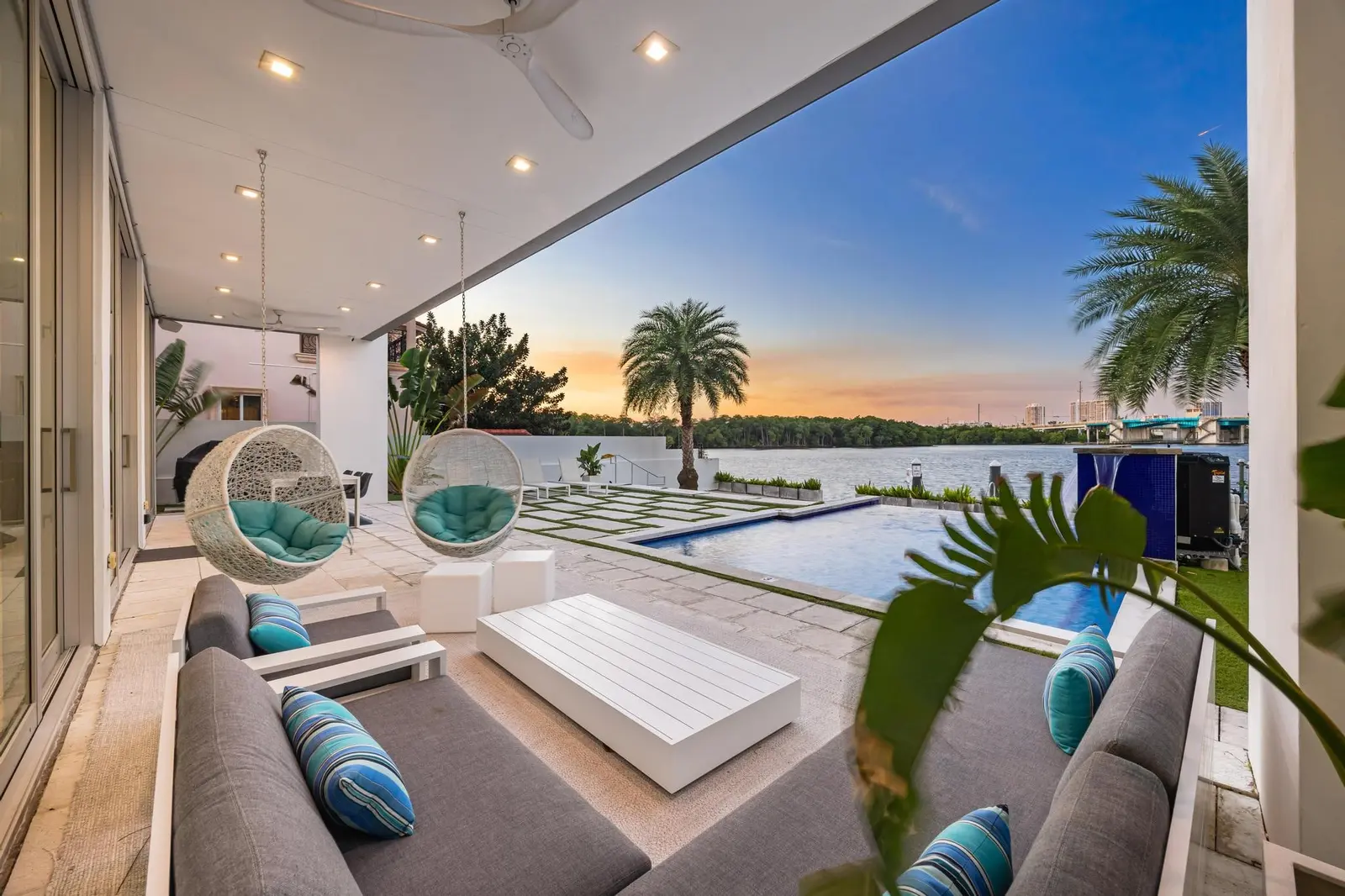 Villa Brisa, luxury villa in Sunny Isles, photo 3