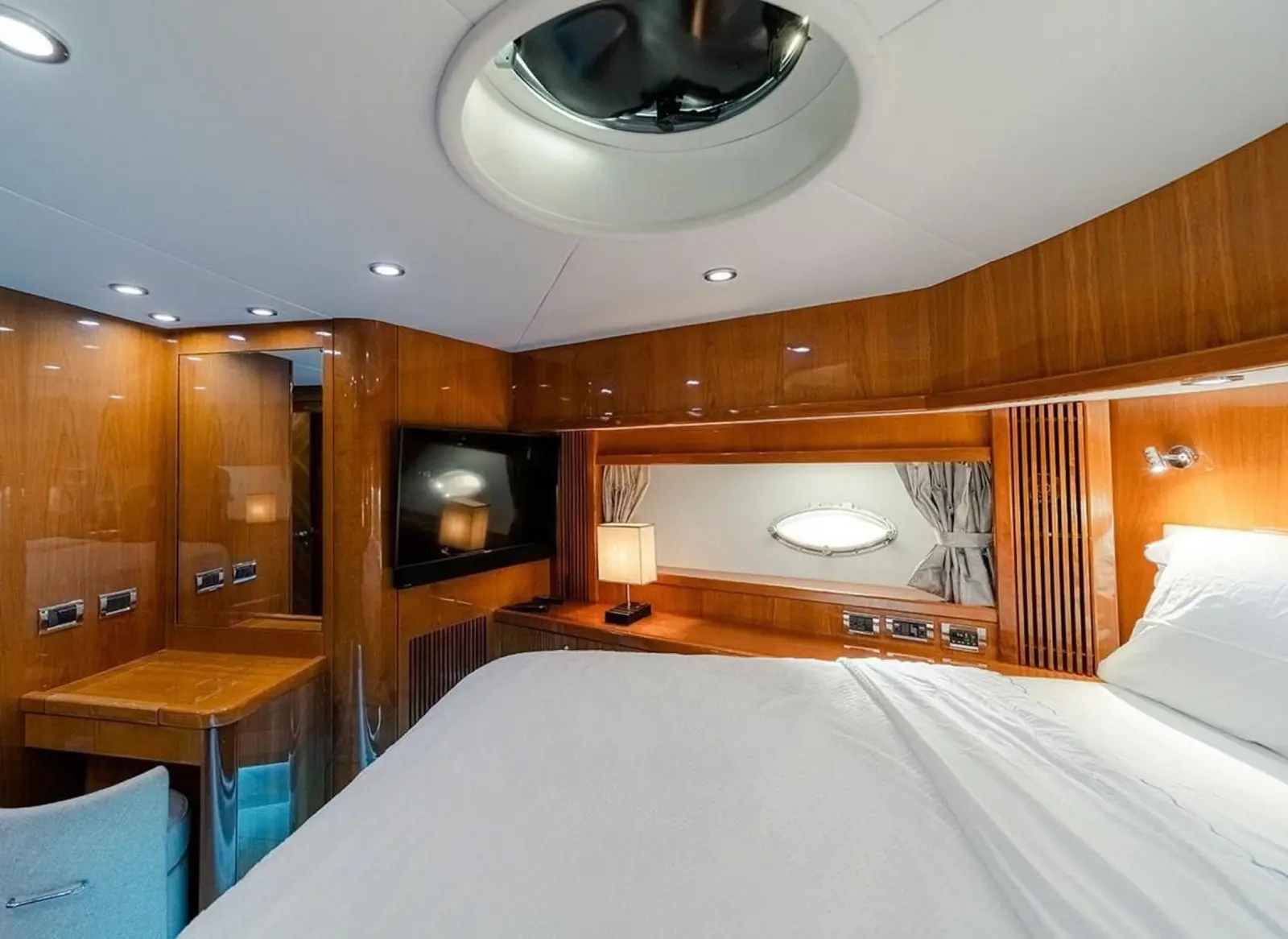 Sunseeker 85 master cabin