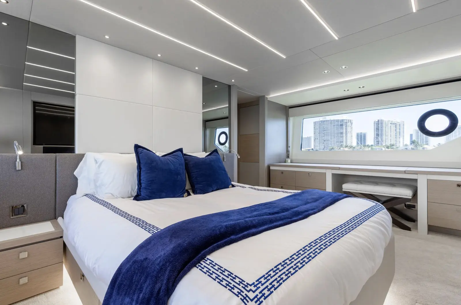 Sunseeker 80 master cabin