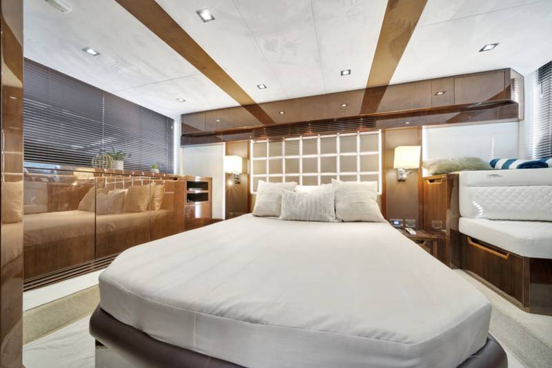 Galeon 53 master cabin with double bed