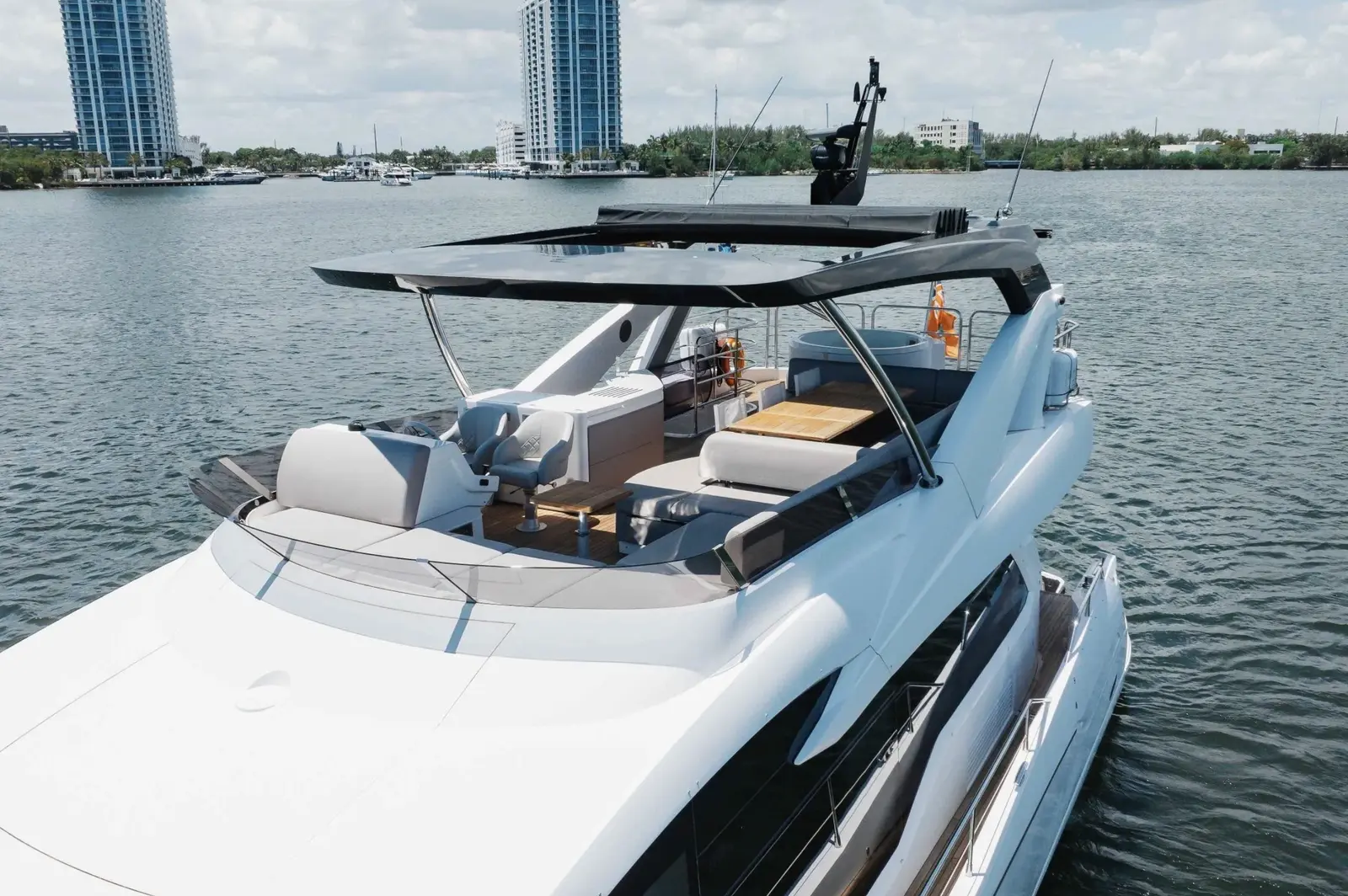 Sunseeker 80 flybridge from above