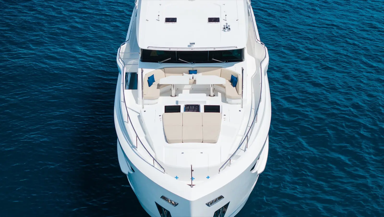 Horizon FD90 Skylounge foredeck from directly above