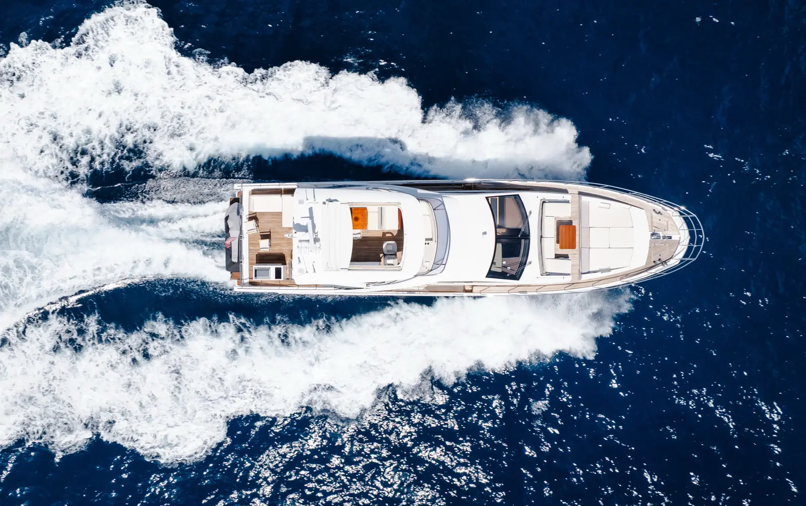 Azimut 75 from above at speed
