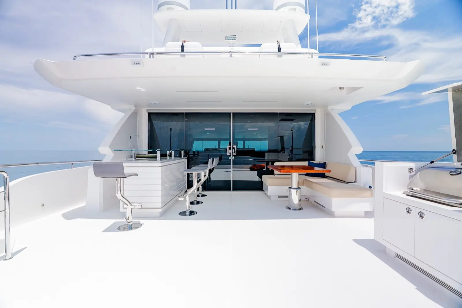 Horizon FD90 Skylounge skylounge deck bar and seating
