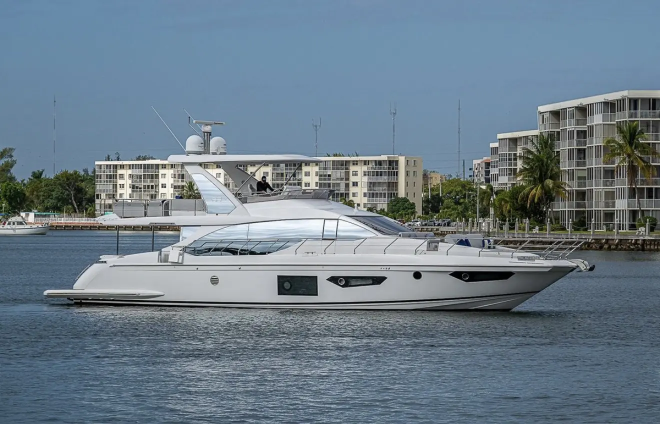 Azimut 70 "ALEV" full side profile