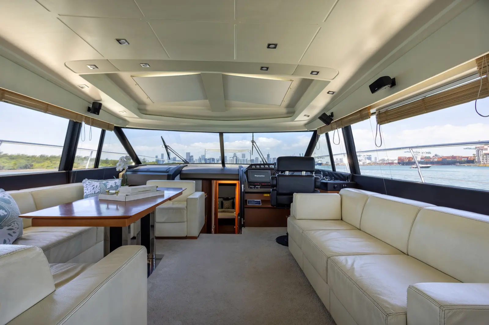 Prestige 65 "No Plans" salon lounge and dining
