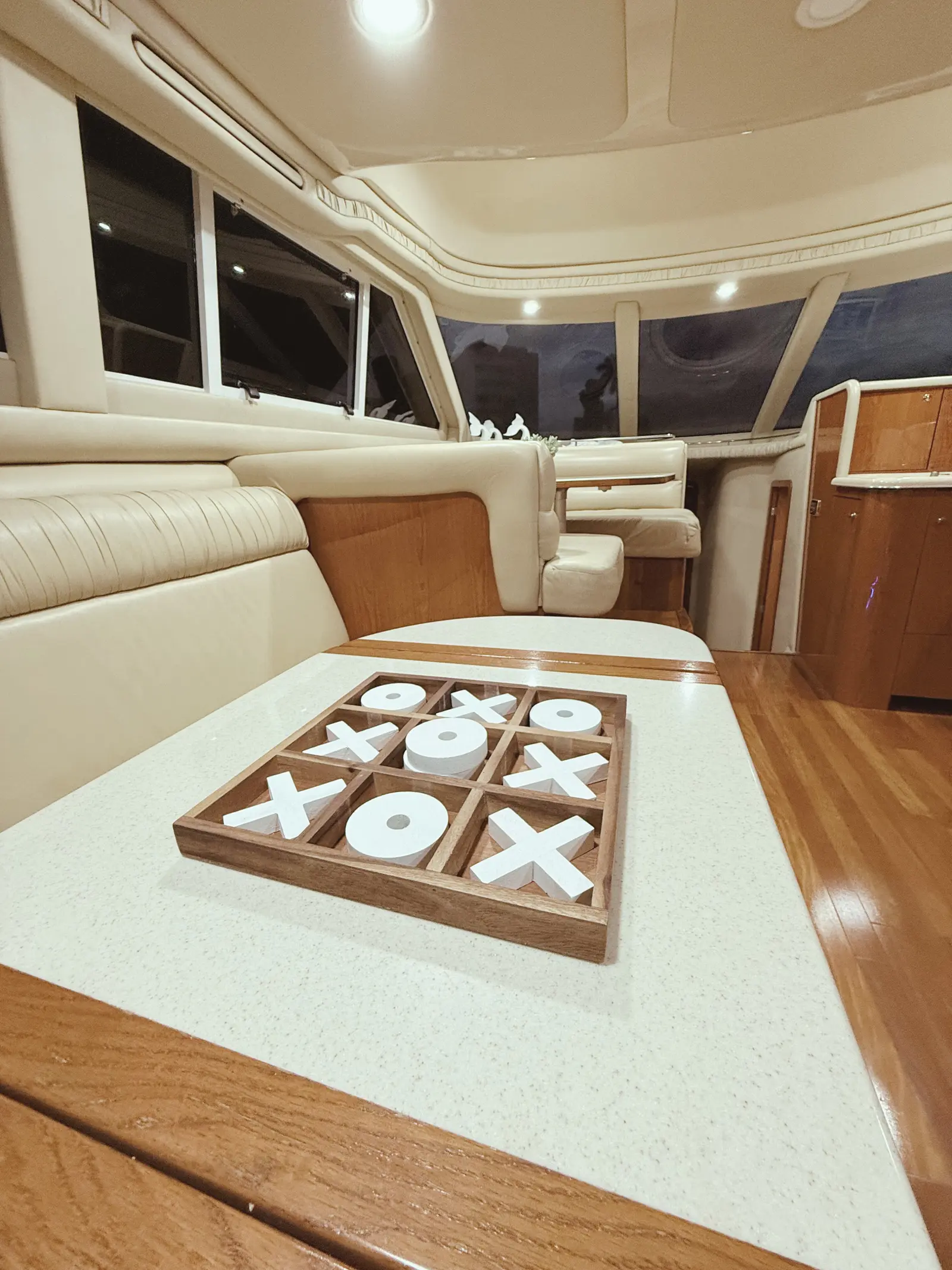 Sea Ray 52 salon seating