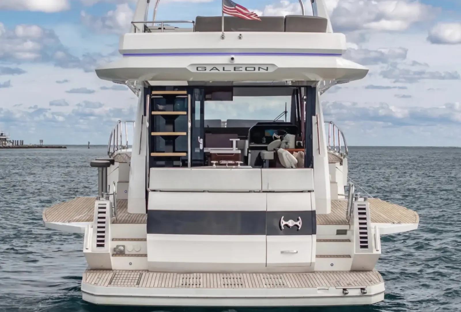 Galeon 53 stern and swim platform