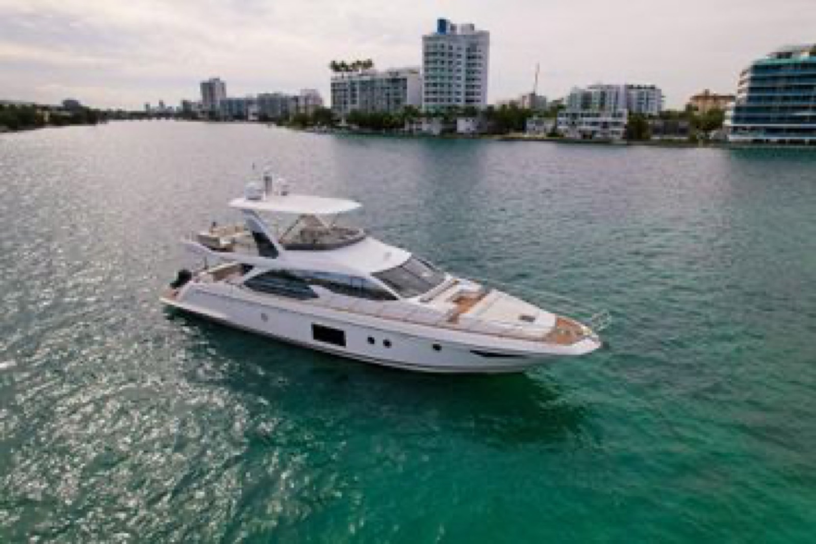 Azimut 70 "Le Grand Bleu" yacht charter in Miami